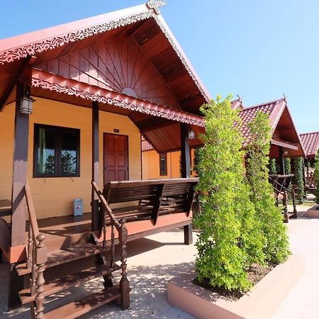 Prakaithong Hotel Amphoe Sawang Daen Din Экстерьер фото