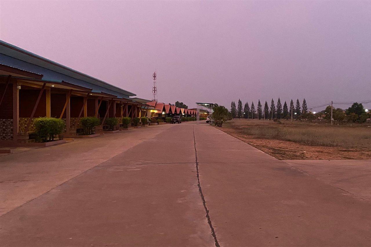 Prakaithong Hotel Amphoe Sawang Daen Din Экстерьер фото