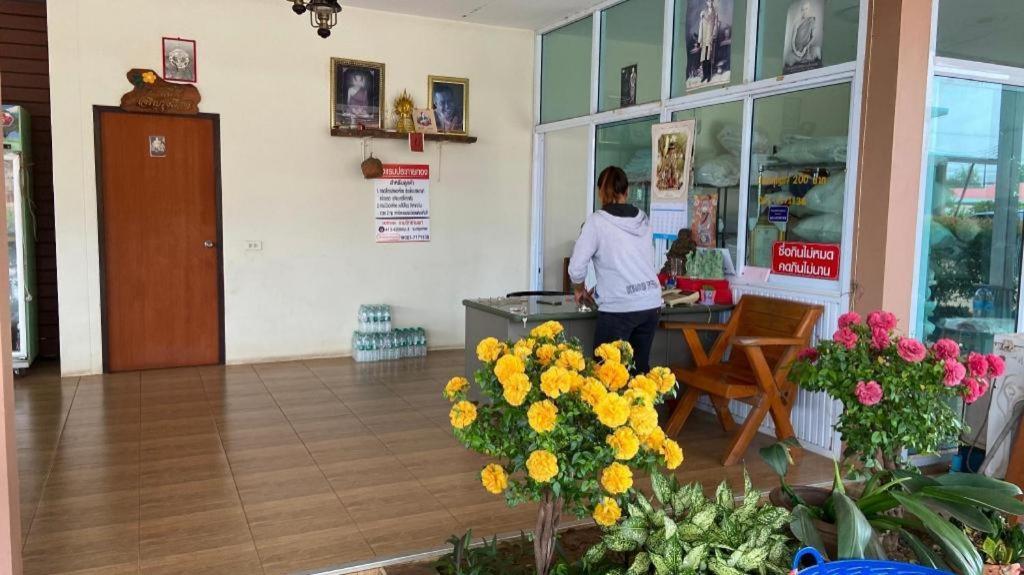 Prakaithong Hotel Amphoe Sawang Daen Din Экстерьер фото