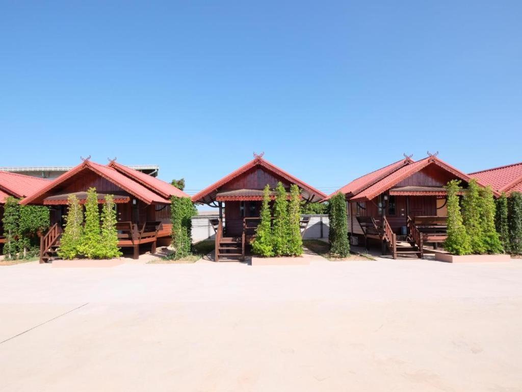 Prakaithong Hotel Amphoe Sawang Daen Din Экстерьер фото