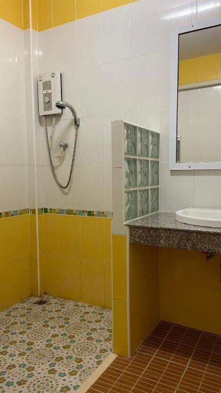 Prakaithong Hotel Amphoe Sawang Daen Din Экстерьер фото