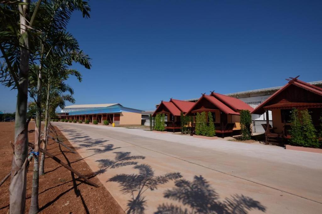 Prakaithong Hotel Amphoe Sawang Daen Din Экстерьер фото