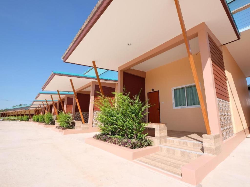 Prakaithong Hotel Amphoe Sawang Daen Din Экстерьер фото