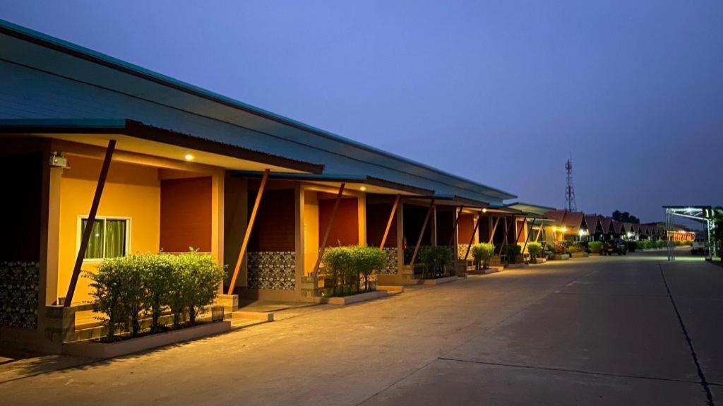 Prakaithong Hotel Amphoe Sawang Daen Din Экстерьер фото