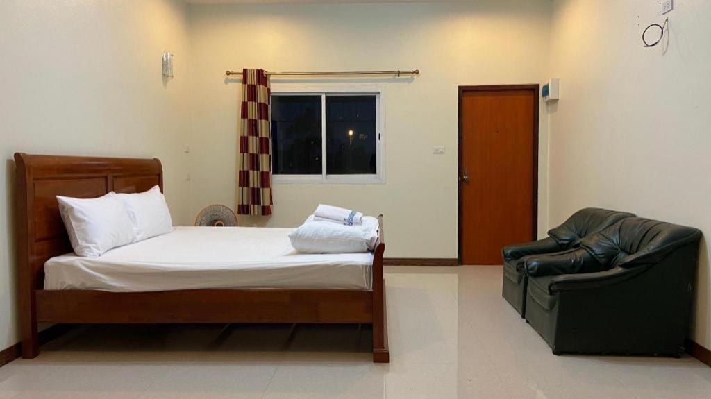 Prakaithong Hotel Amphoe Sawang Daen Din Экстерьер фото