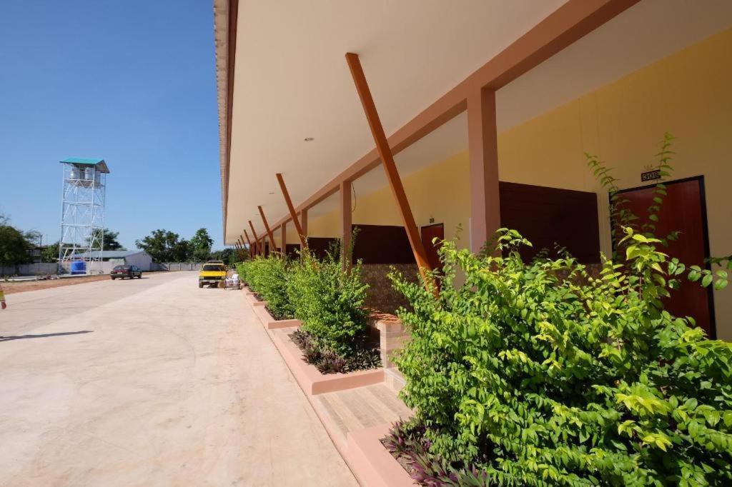 Prakaithong Hotel Amphoe Sawang Daen Din Экстерьер фото