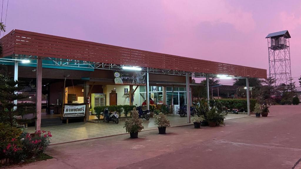 Prakaithong Hotel Amphoe Sawang Daen Din Экстерьер фото
