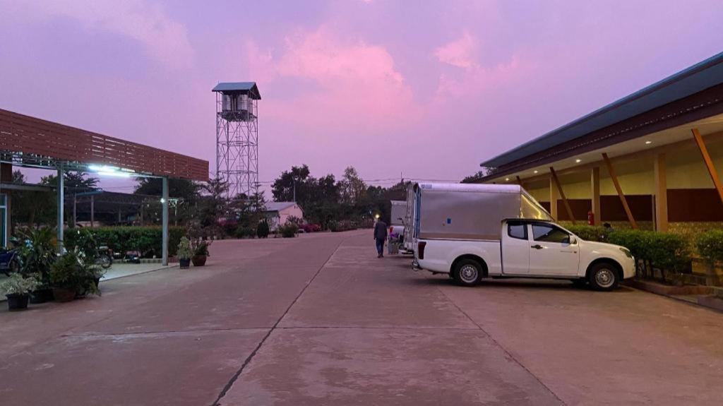 Prakaithong Hotel Amphoe Sawang Daen Din Экстерьер фото