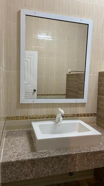 Prakaithong Hotel Amphoe Sawang Daen Din Экстерьер фото