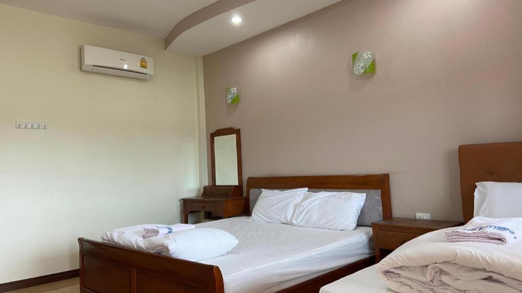 Prakaithong Hotel Amphoe Sawang Daen Din Экстерьер фото