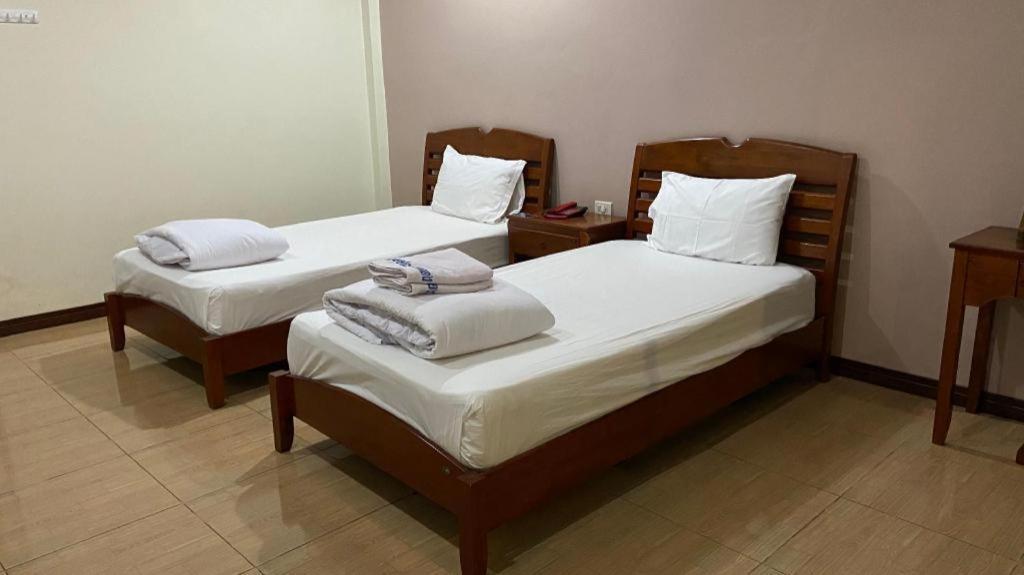 Prakaithong Hotel Amphoe Sawang Daen Din Экстерьер фото